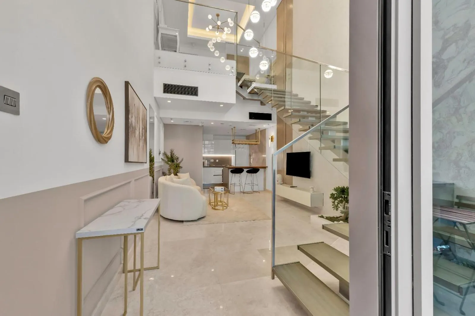 Design Duplex Pool, Gym & Walk To Dubai Mall Apartment