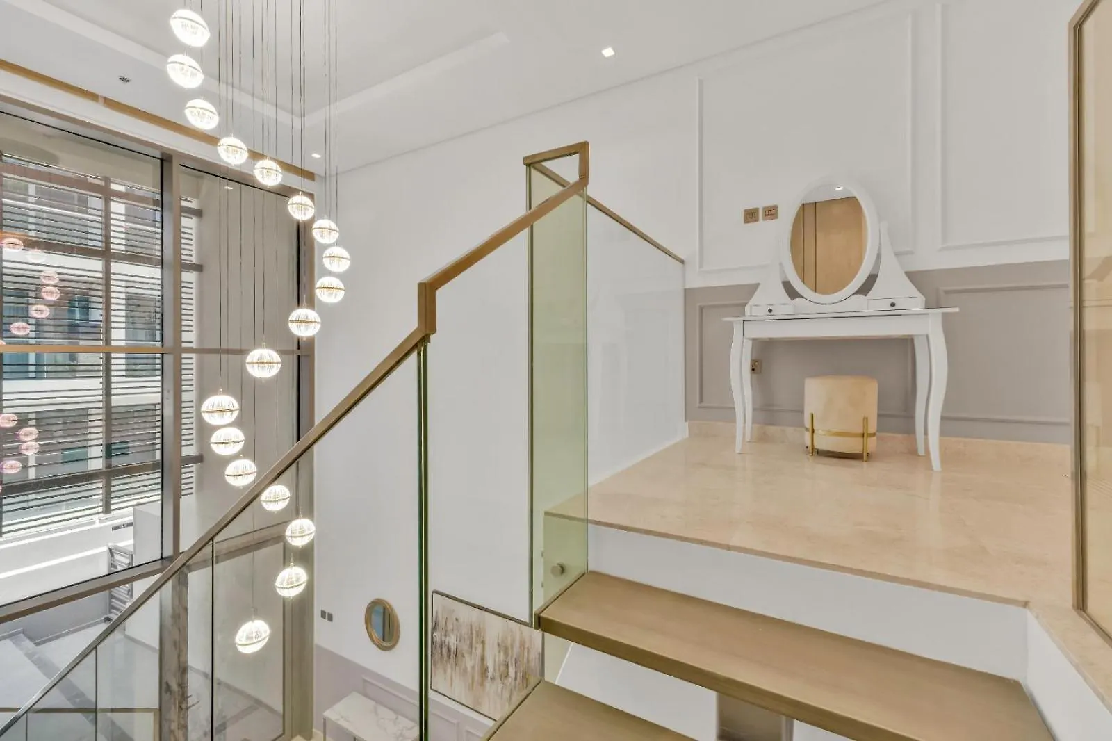 Design Duplex Pool, Gym & Walk To Dubai Mall Apartment